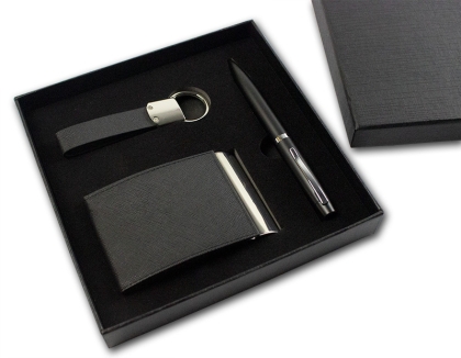 Set pentru cadou compus din pix metalic negru, breloc, port carti vizita imitatie piele, cutie carton